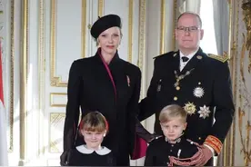 摩纳哥王妃惊艳，黑丝手套神秘优雅；5岁王子学62岁父亲行军礼图片