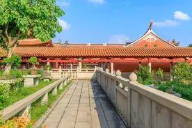 50.婚姻是爱情的坟墓图片