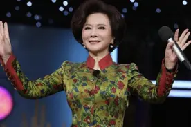 59岁蔡明身体亮红灯，1年前就因病住院，还因整容皮肤松弛严重图片