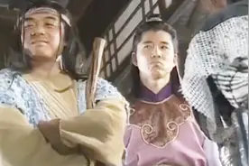 满头白发的老瞎子，谁能想到他是个绝世高手，一弹琵琶能控制美女视频封面