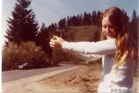 美国女孩搭顺风车不幸被囚禁，长达7年的折磨后，竟然爱上凶手图片