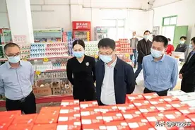 罗定市政府主要领导到中小学督导开学准备工作图片