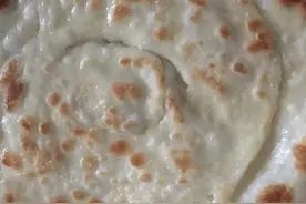 试了几次，终于做到手抓饼皮的最佳配方了。图片