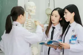 三无家庭的学生，尽量不要学医，否则毕业后就业成大问题图片