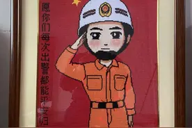 【基层动态】两位小姐姐送给消防员一份暖心礼物，消防员：很感动……图片