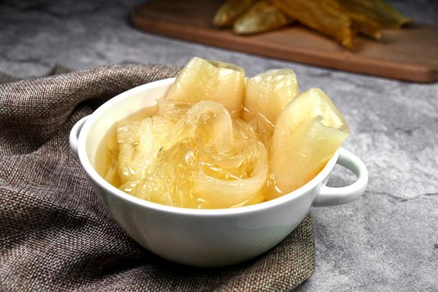 花胶炖松茸怎么做 花胶松茸汤 花胶炖松茸怎么做 花胶松茸汤