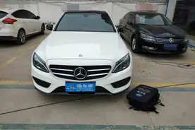 报价21万的奔驰C200，举起底盘一部件面目全非，买主：开去见岳母图片