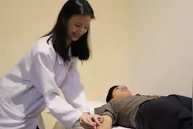 菲律宾卫生部近日颁发出首张中医执业资格证书！中医走向世界图片