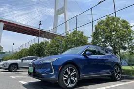 试驾赛力斯华为智选SF5图片