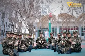 英姿飒爽，铿锵玫瑰在军营绽放图片
