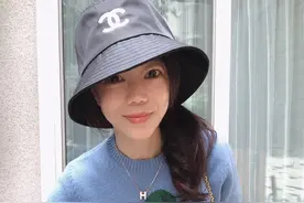 今天的时尚，防晒帽子Must！黑色帽子 @chanelofficial 百搭图片