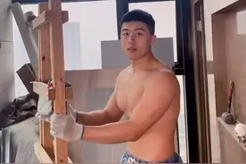 家里来了个超帅的肌肉装修工，身材不错图片