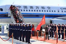 出征数九隆冬，凯旋阳春三月！吉林大学又有135名驰援武汉医疗队员完成使命胜利凯旋图片