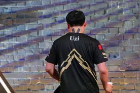 “我真的不甘心退役”Uzi宣布S12回归赛场：如果在IG冲一下不后悔图片
