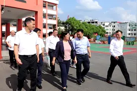 肖妮娜开展“六一”儿童节走访慰问图片