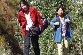 后妈带继女找亲妈，亲妈却不认这个女儿嫌弃是自己的一个拖油瓶图片