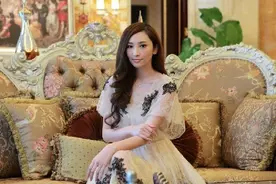 晒晒吴佩慈如今住的豪宅，衣帽间里全是粉色包包，42岁还那么少女图片