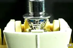 百变雄师动漫人物：气质十足的叛逆者-高礼帽 TUX图片