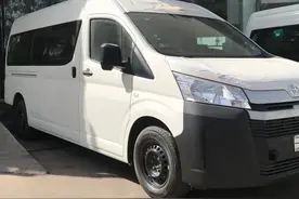 大批丰田海狮抵达港口，3.5升引擎+高顶，预售价曝光，真霸气图片