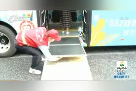 杭州公交双休日推出助行专线 让特殊人群能去西湖边看看视频封面