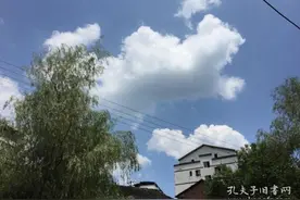 高校学生会：小小年纪官威十足图片
