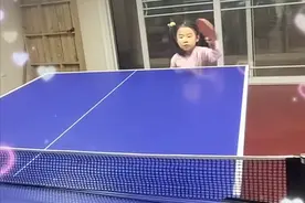 王楠母女同框打球，豪宅奢侈大到装乒乓球桌，富豪老公曾为其买街图片