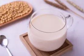 宝宝可以喝豆奶吗？可以喝豆浆吗？谨记 有害图片