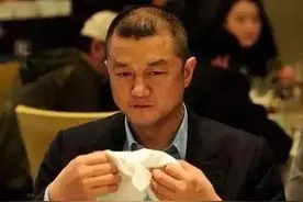 10位中年男星“秃顶”大赏：黄晓明、沙溢头顶稀疏，最意外是他图片