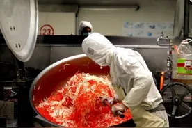 直击：高铁盒饭的制作过程图片