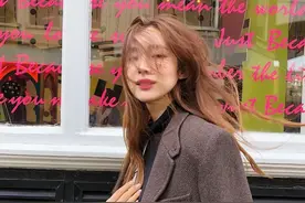 就是这个32岁韩国小姐姐，她的穿搭我都想照搬！年轻女孩照抄不误图片