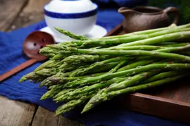 挑芦笋时，粗细哪种更好，教你正确的方法，菜贩直呼内行图片