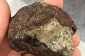 男朋友玩游戏，不理我怎么办朋友圈有三个女友撞男友了图片