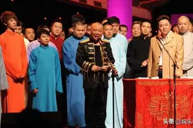 主流相声打快板的时候，被反三俗的德云社，有人前往了救护最前线图片