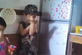 调皮捣蛋的小朋友图片