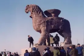 "镇海吼"重达32吨，屹立千年未倒，却倒在专家自作聪明的维护上图片
