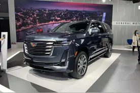 凯迪拉克凯雷德实拍：车长近6米，轴距3.4米，比坦克霸气图片