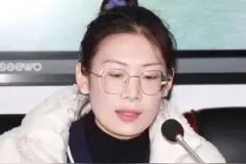25岁美女当选杭州某中学副校长，有颜值无学历，​凭什么晋升？图片
