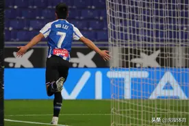 9次触球造2球！外媒给出了最高评价！武磊一战打破三大历史纪录图片