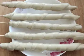 面筋要如何做到光滑有弹性？温水是关键，做到这点就和买的一样好图片