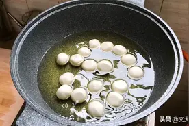 外面卖5元一串的糖油果子，1碗糯米粉在家做，香甜酥脆，简单好吃图片