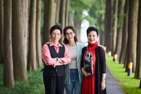 43岁陈数晒近照，风韵犹存身材傲人，懒理老公晒照风波图片