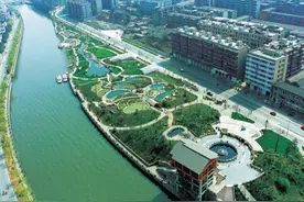 活水公园的一尾鱼和廋辞图片