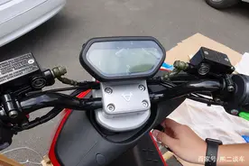 电动车半路上没电了咋办？只需打开备用电源开关，还能多跑10公里图片