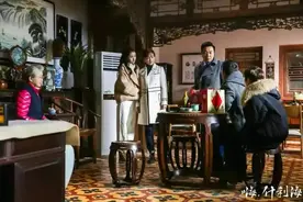 《什刹海》“北影姐弟”关晓彤吴磊戏份少？“范闲奶奶”成功抢镜图片