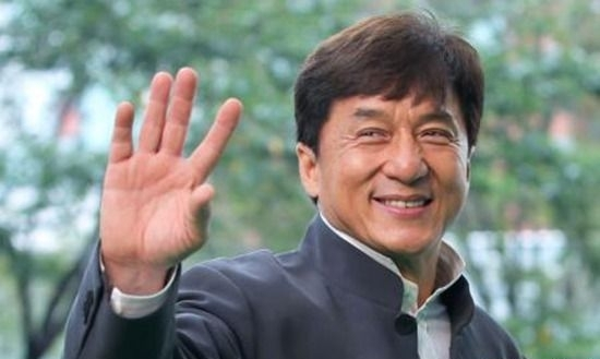 成龙有20亿身家？要拿100万感谢抗疫药研制者的他为何被吐槽狡猾