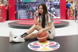 CBA广州宏远啦啦队美女黄逸辉，颜值高身材好，与新疆男篮相恋图片