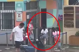 6岁女童模去上学，走姿引发争议，网友：这样走会被孤立的图片