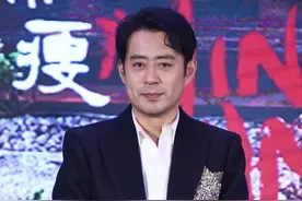 刘钧的坎坷人生，电工出身跑了24年龙套，拍戏时差点命丧火场图片
