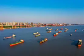 这条长江“水上高速路”开通了，万吨级大船可常年直达武汉图片