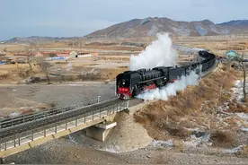 蒸汽机与火红年代图片